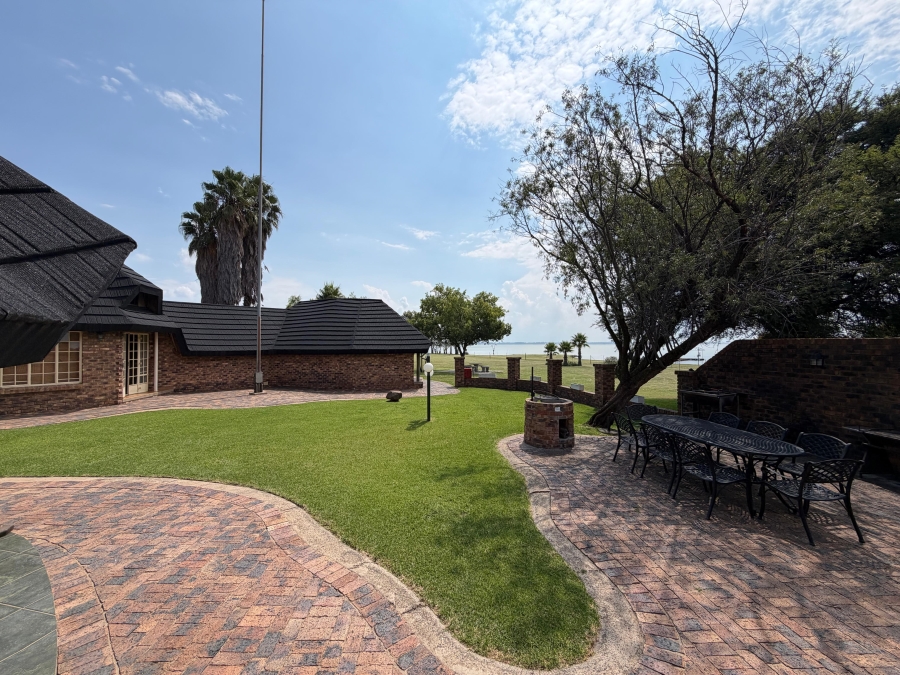 5 Bedroom Property for Sale in Metsimaholo Free State